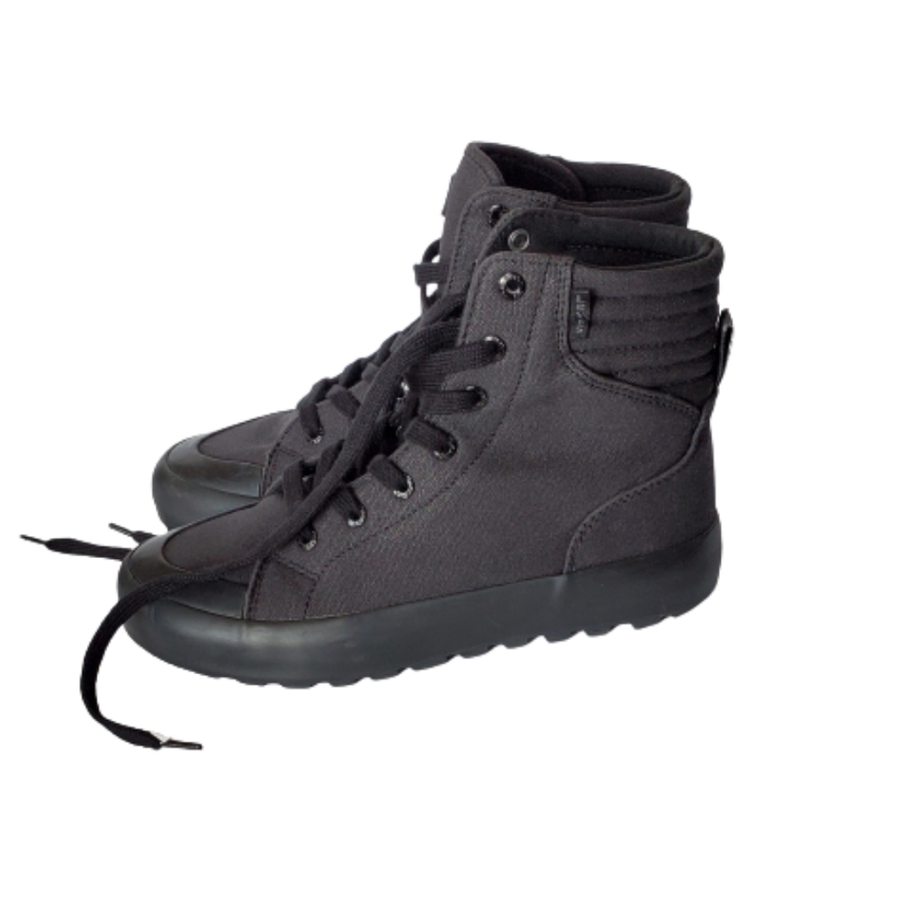 Levi's Women's High Top‎ Black Canvas.